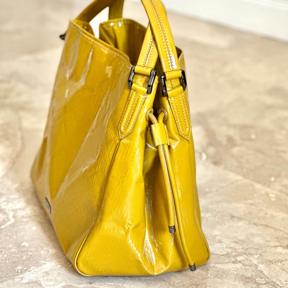 Burberry Patent Leather embossed Bilmore tote in Mustard Yellow - Picture 3 of 15